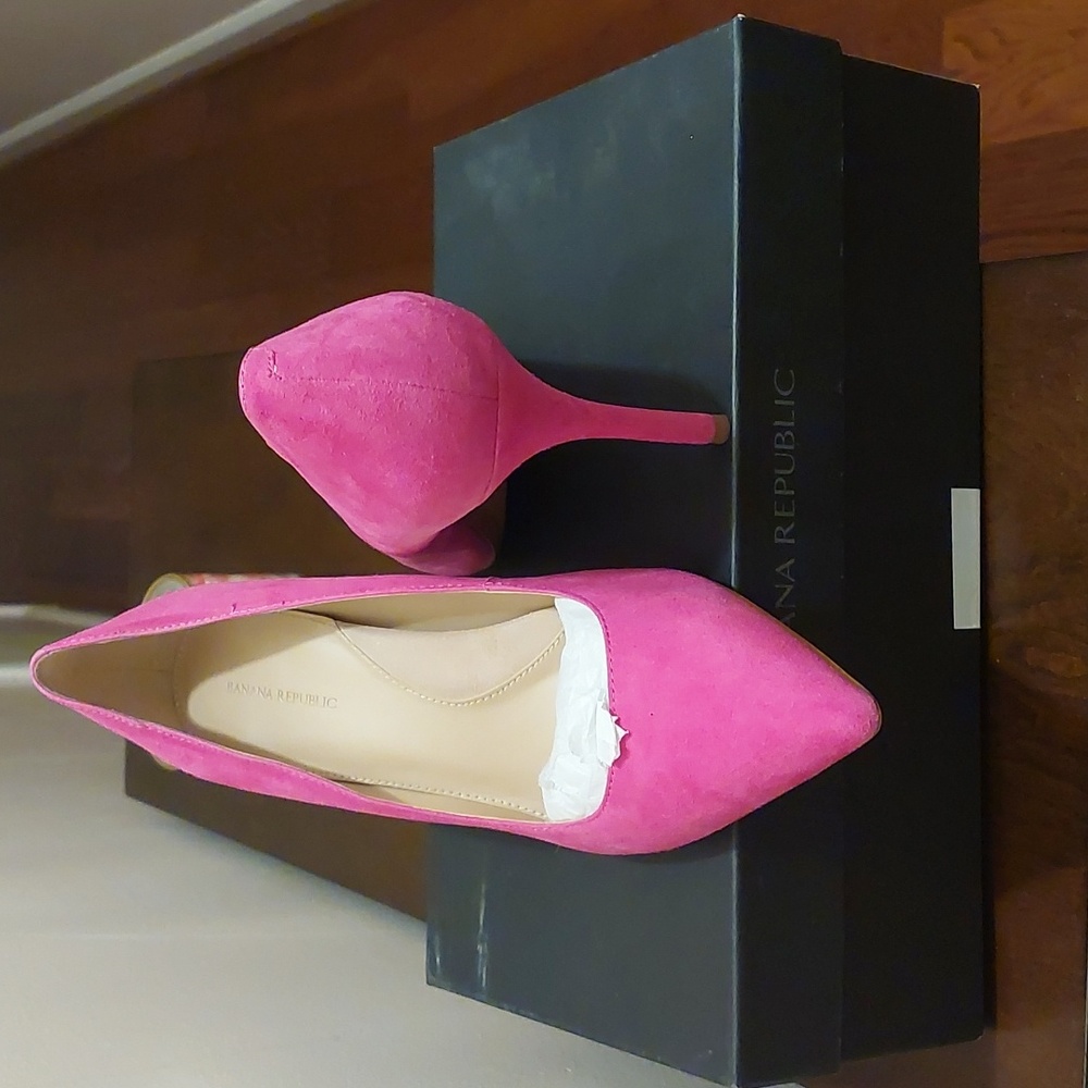 Banana Republic Fushia Seude Heel Size 9.5